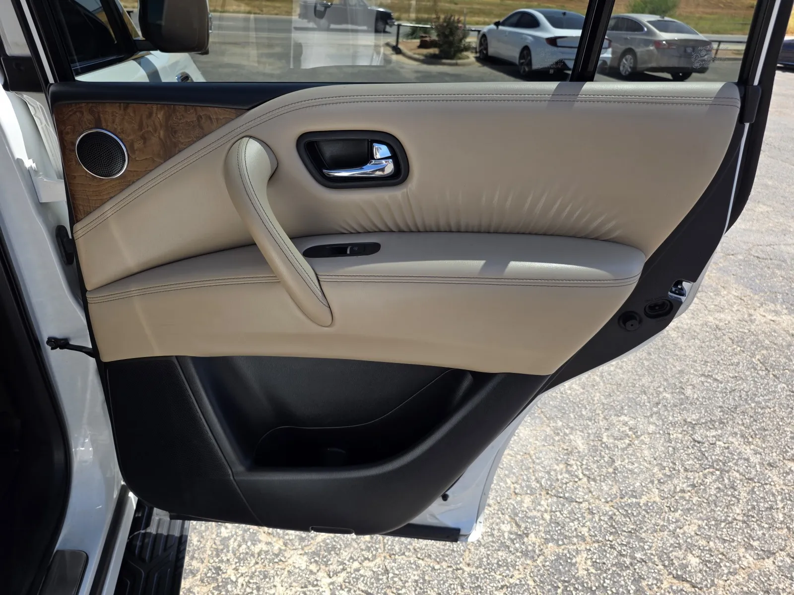 Nissan Armada photo 15