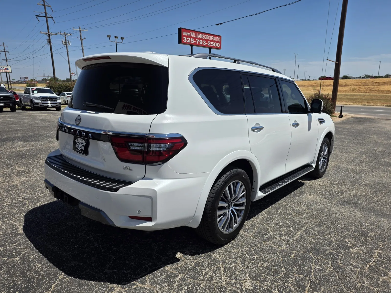 Nissan Armada photo 7