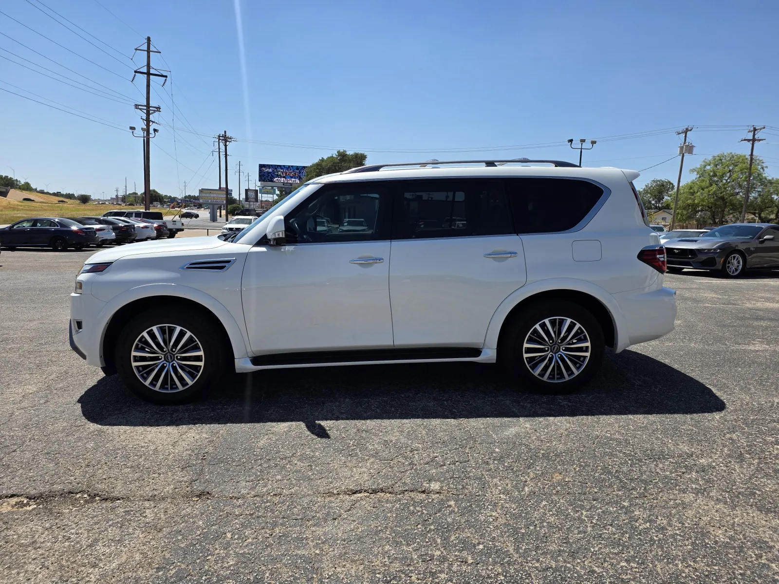 Nissan Armada photo 4