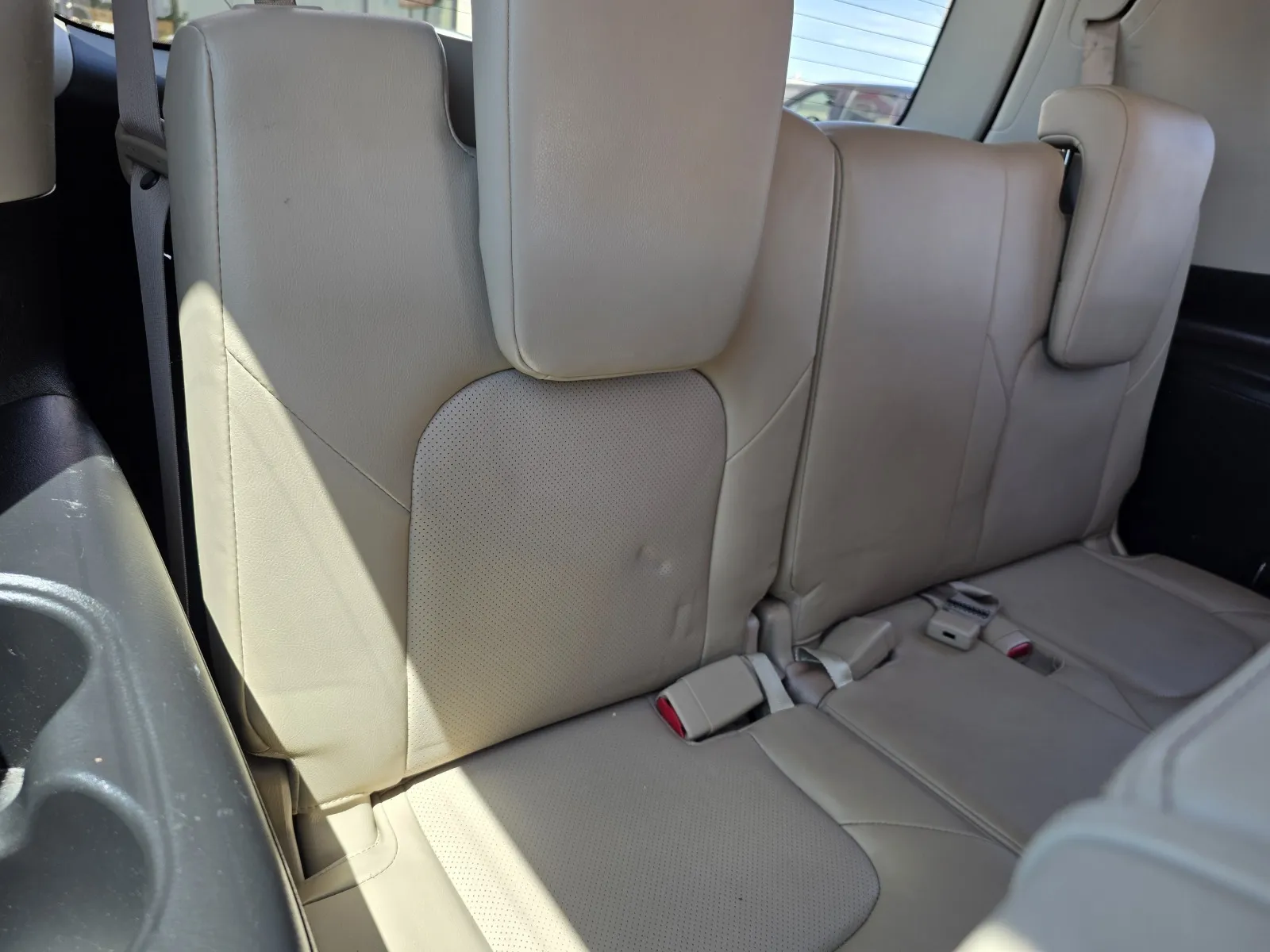 Nissan Armada photo 17