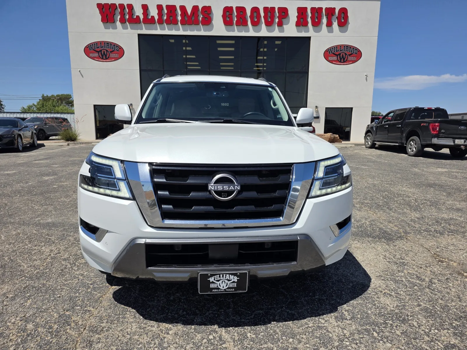 Nissan Armada photo 2
