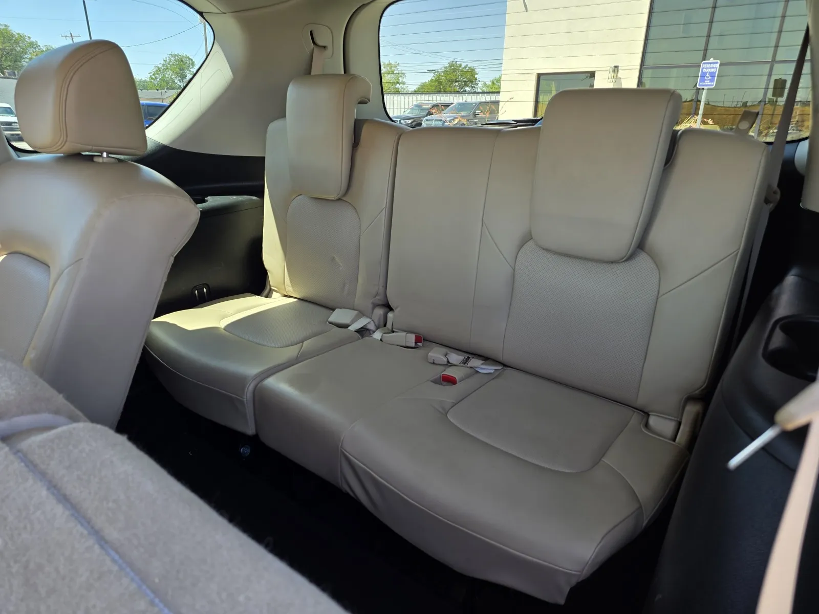 Nissan Armada photo 14