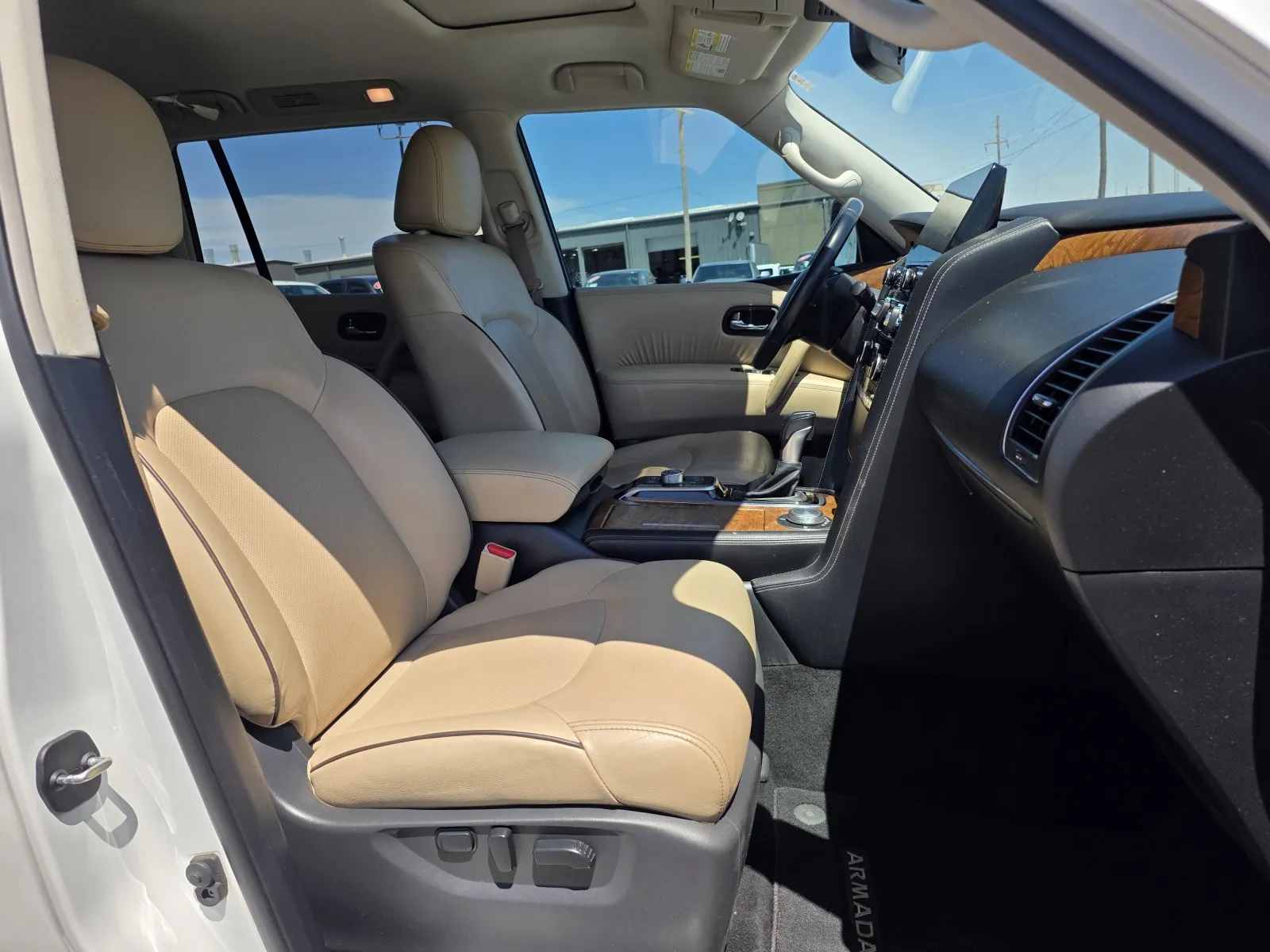 Nissan Armada photo 19
