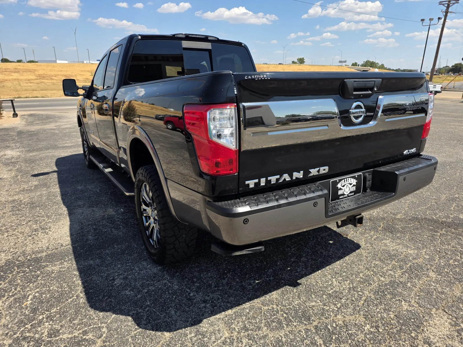 Nissan Titan photo 5