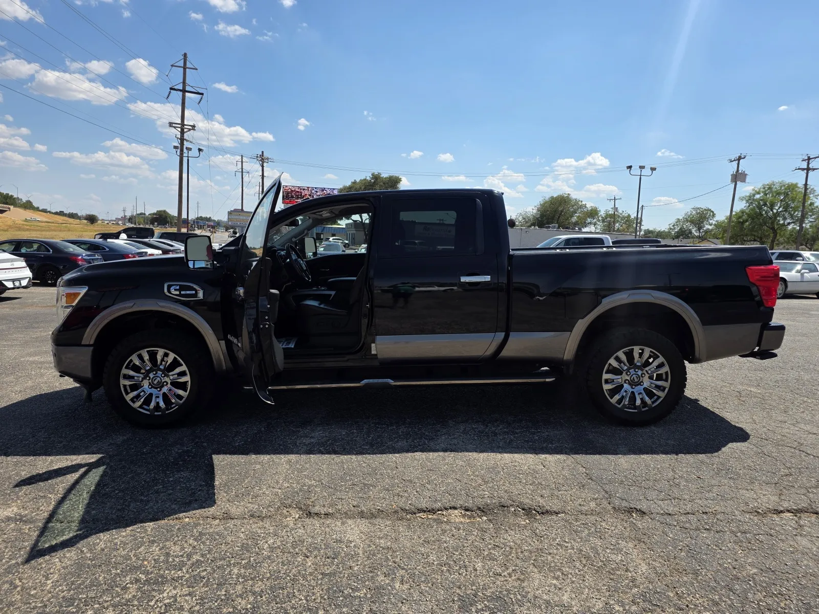 Nissan Titan photo 9