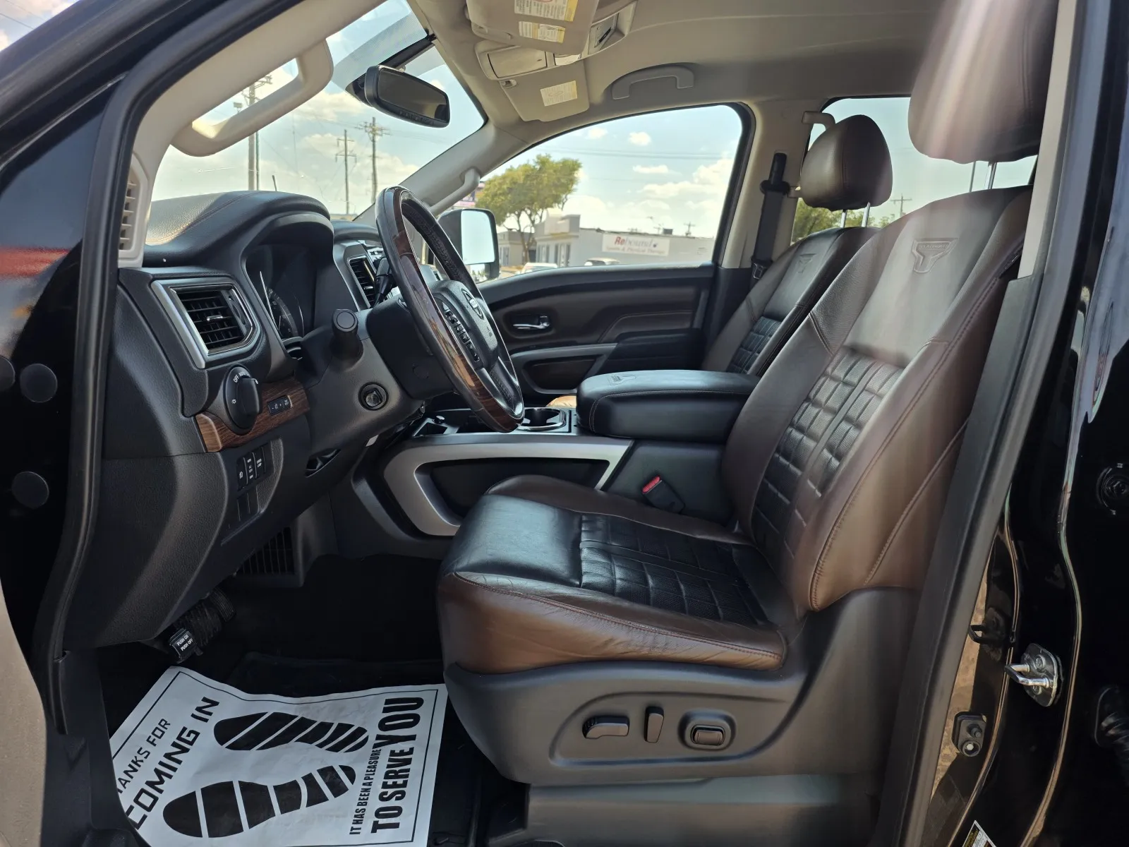 Nissan Titan photo 11