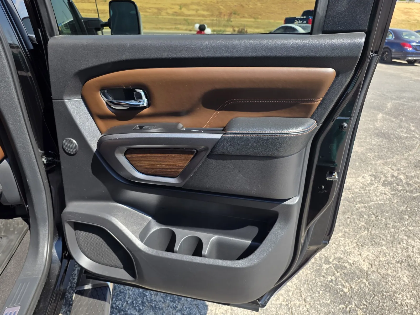 Nissan Titan photo 14