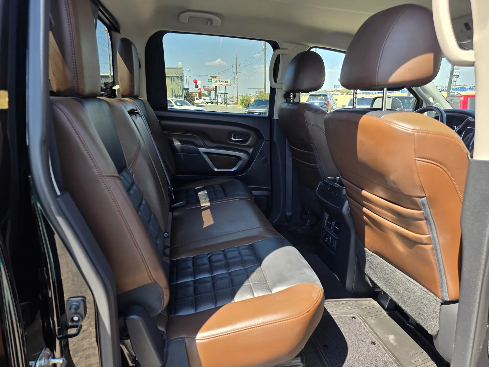 Nissan Titan photo 15