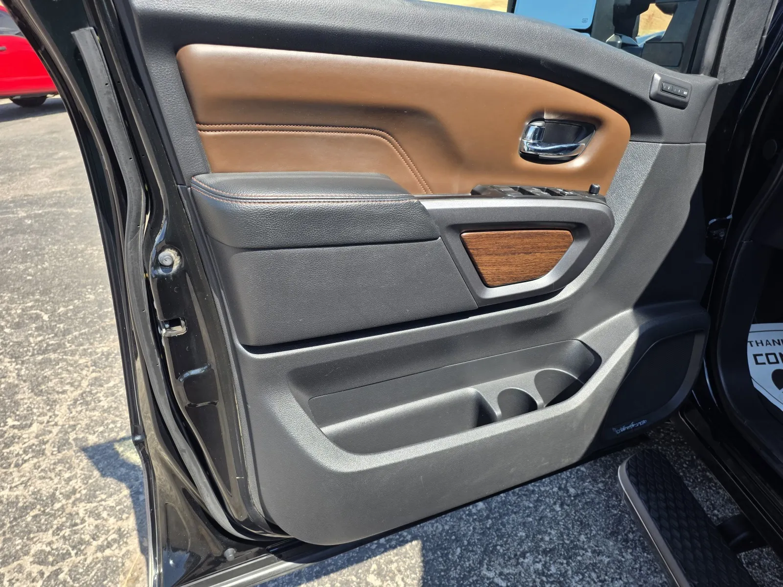 Nissan Titan photo 10
