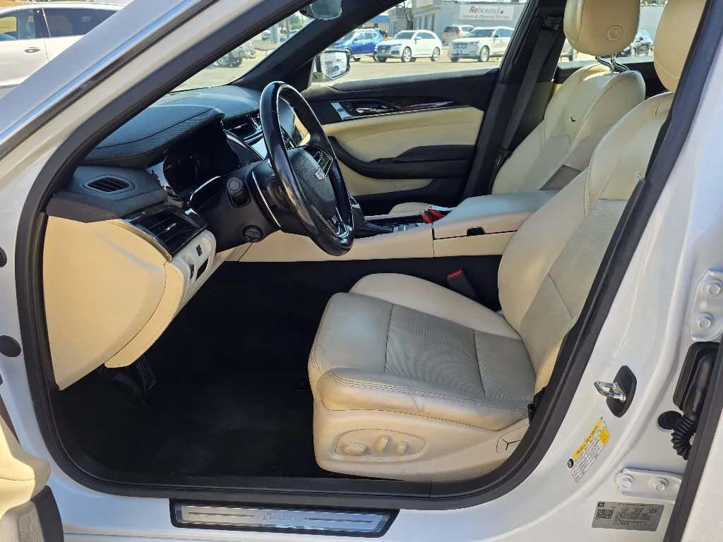 Cadillac CTS photo 11