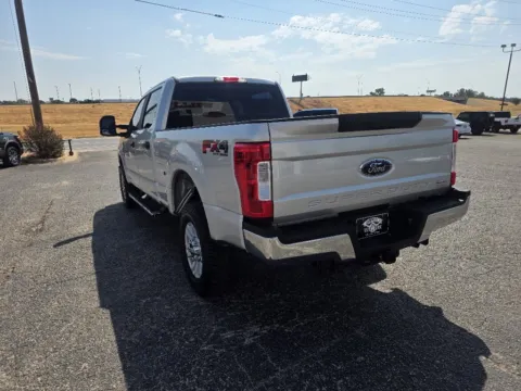 More photos of 2017 FORD F250 SUPER DUTY at Williams Group Auto, TX