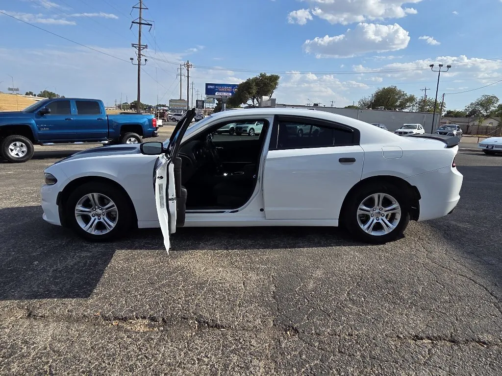 Dodge Charger photo 9