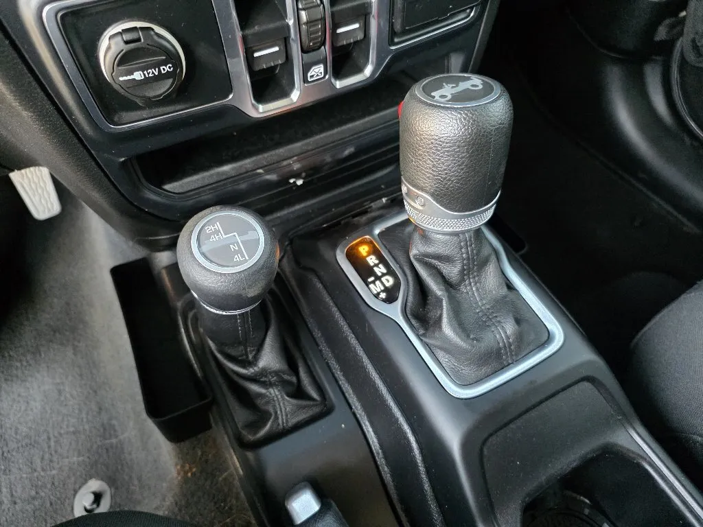 Jeep Wrangler photo 20