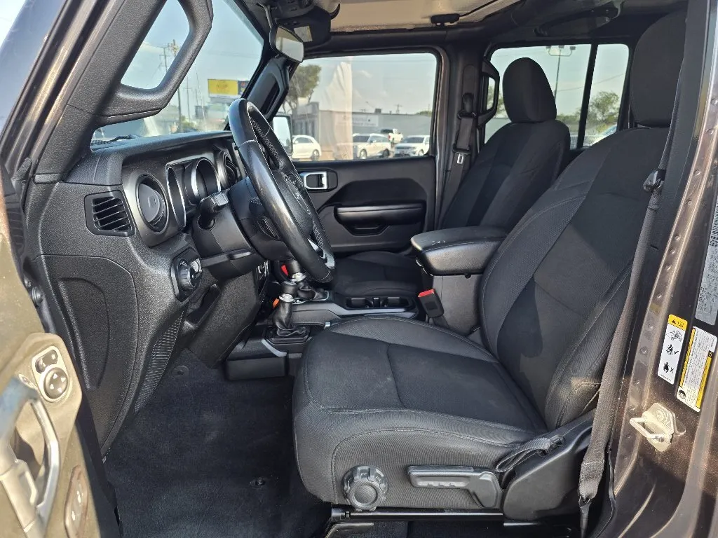 Jeep Wrangler photo 11