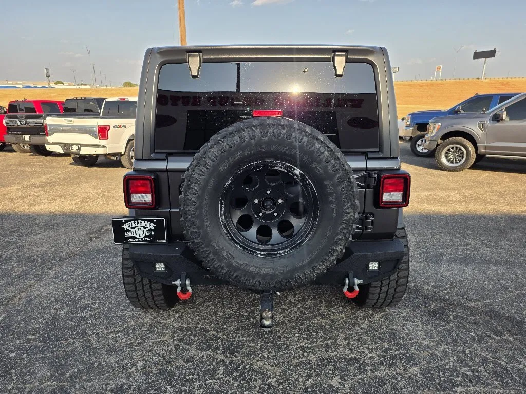 Jeep Wrangler photo 6