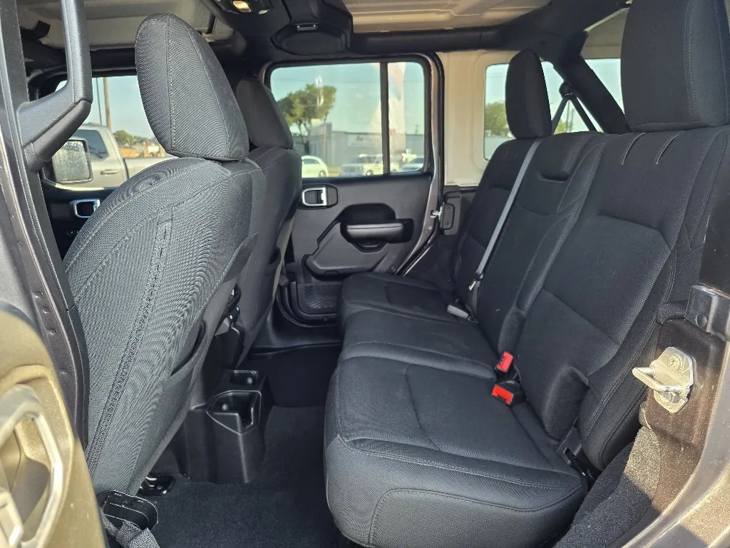 Jeep Wrangler photo 13