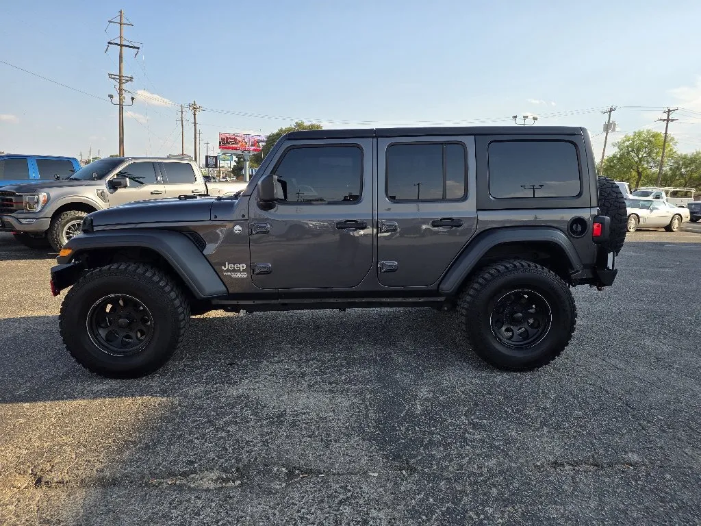 Jeep Wrangler photo 4