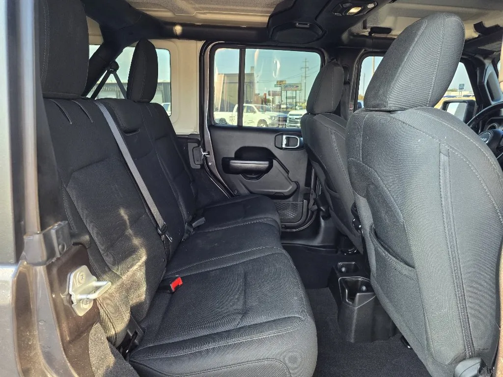 Jeep Wrangler photo 14