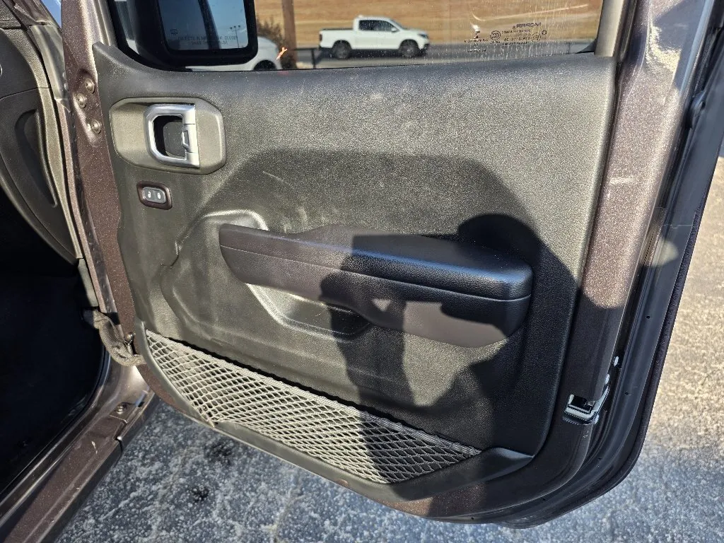 Jeep Wrangler photo 15