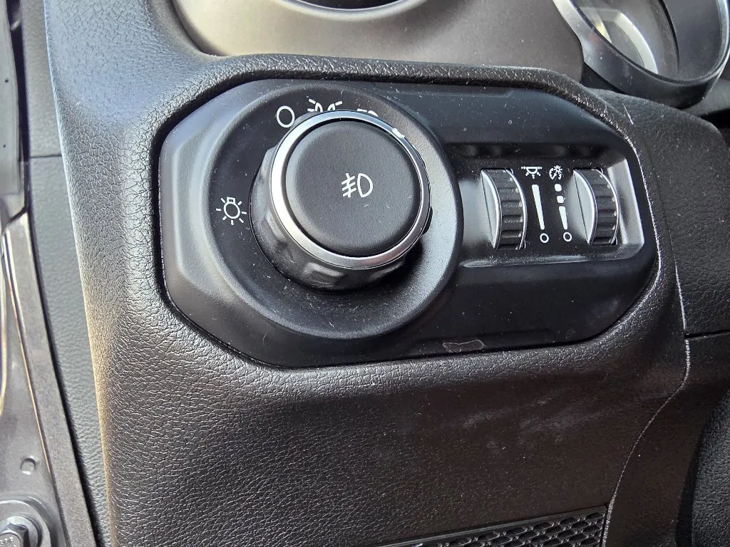 Jeep Wrangler photo 22
