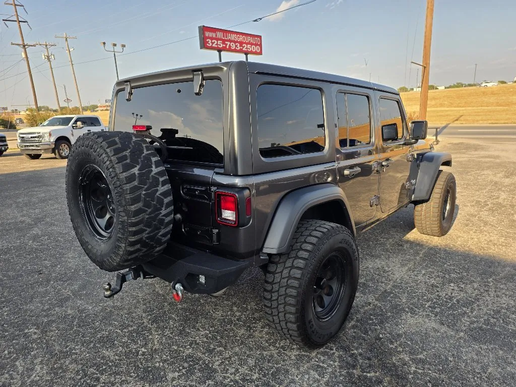 Jeep Wrangler photo 7