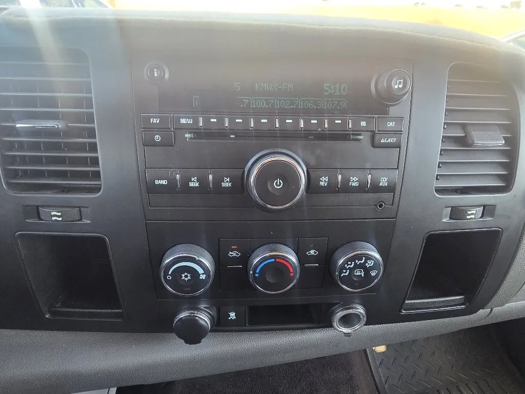 Chevrolet Silverado photo 19