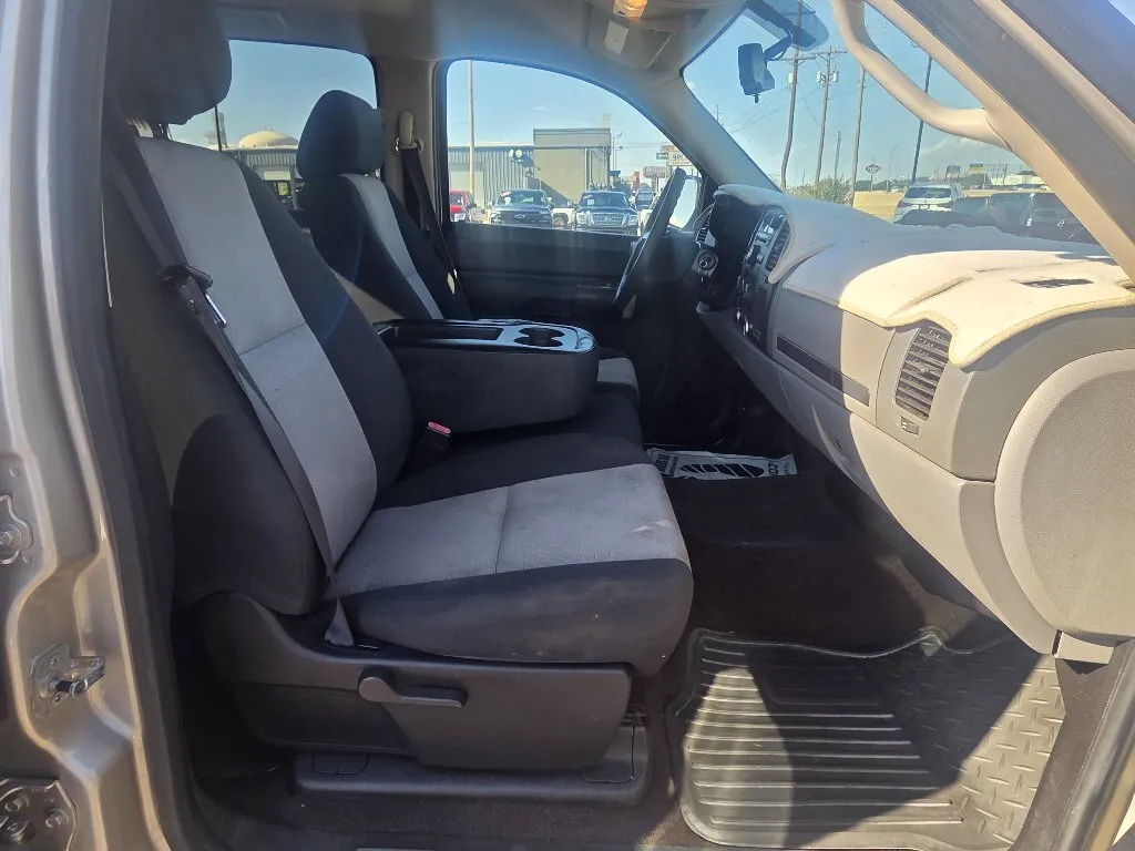 Chevrolet Silverado photo 17