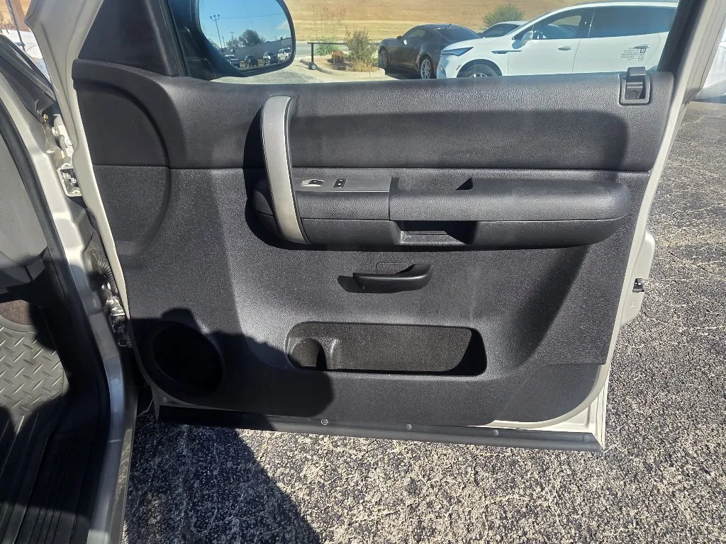 Chevrolet Silverado photo 16