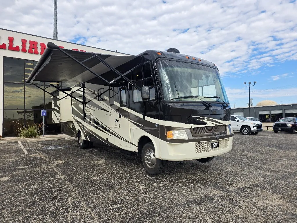 Black 2011 DAMON DAYBREAK 36SD for sale in Abilene, TX