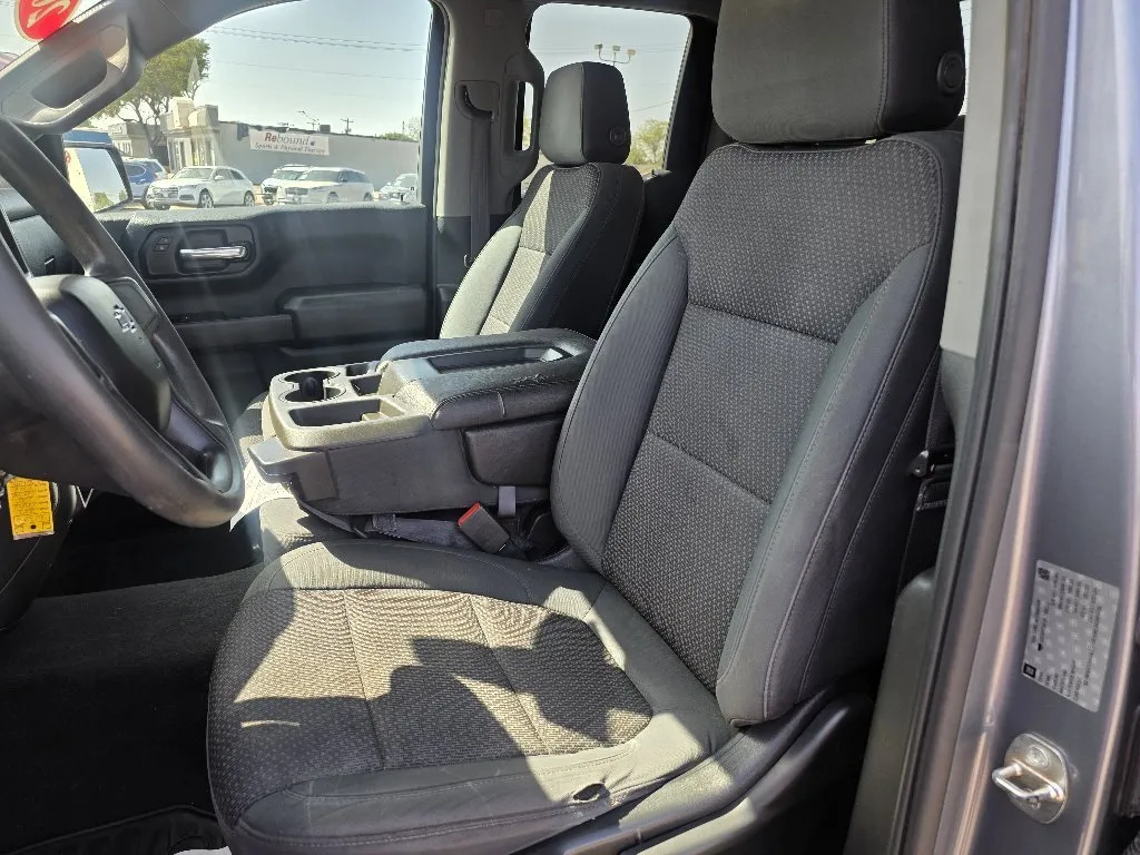 Chevrolet Silverado photo 11