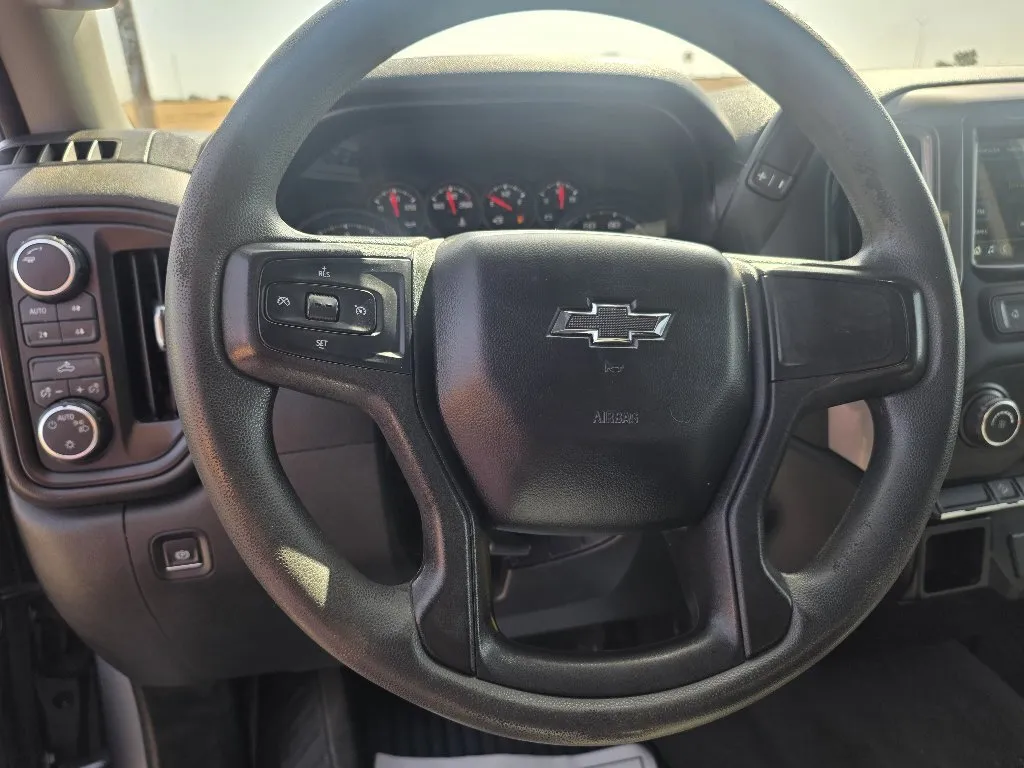 Chevrolet Silverado photo 21