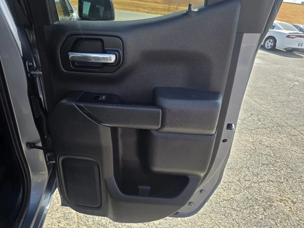 Chevrolet Silverado photo 14