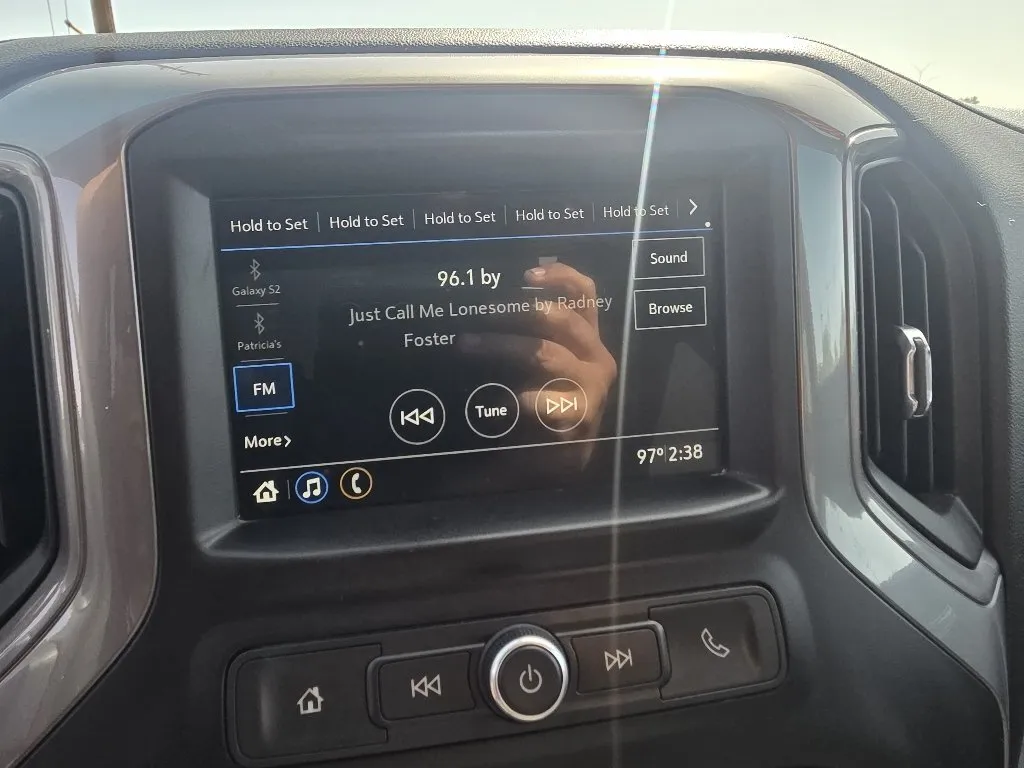 Chevrolet Silverado photo 19