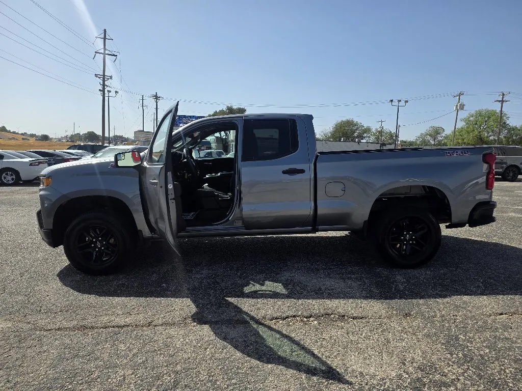 Chevrolet Silverado photo 9
