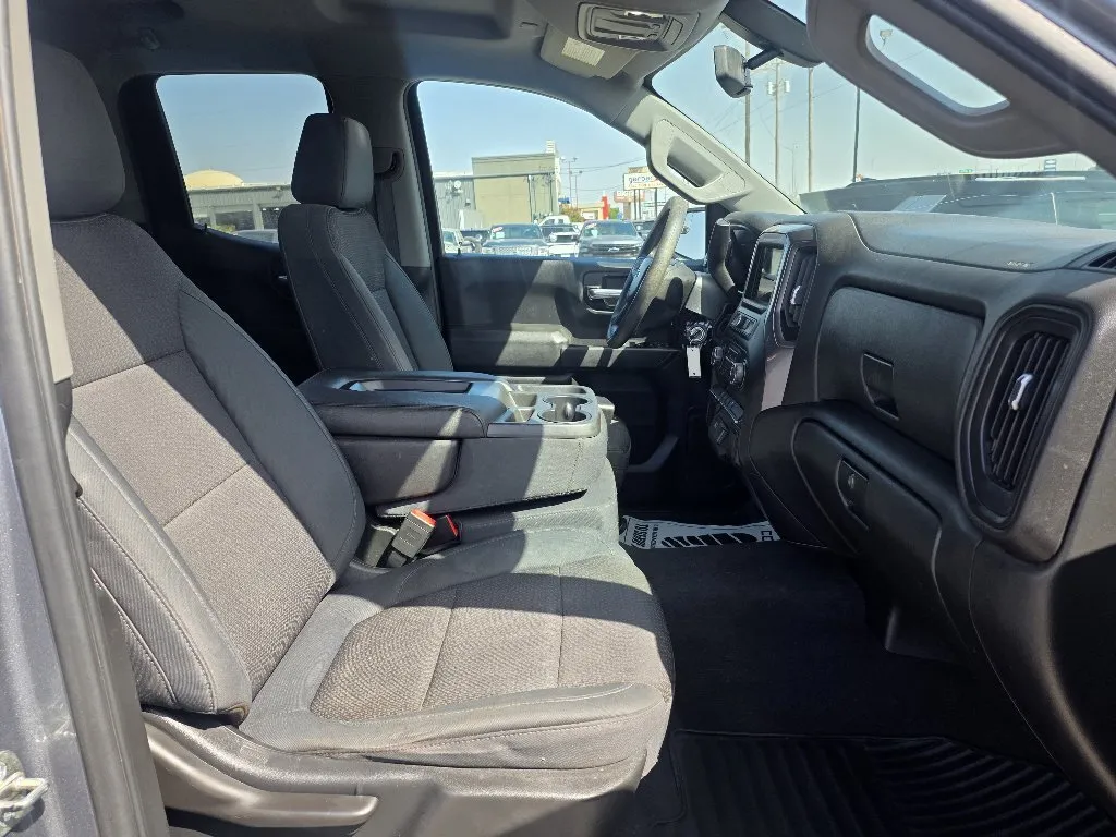 Chevrolet Silverado photo 17