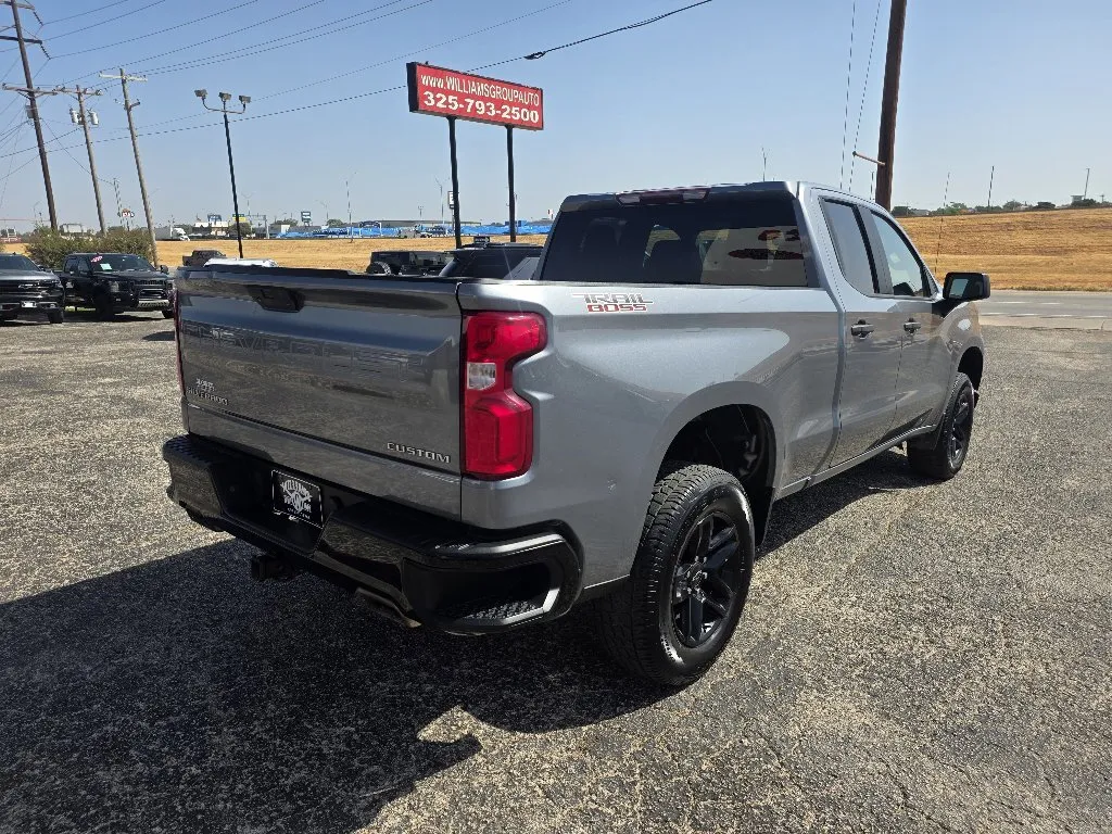 Chevrolet Silverado photo 7