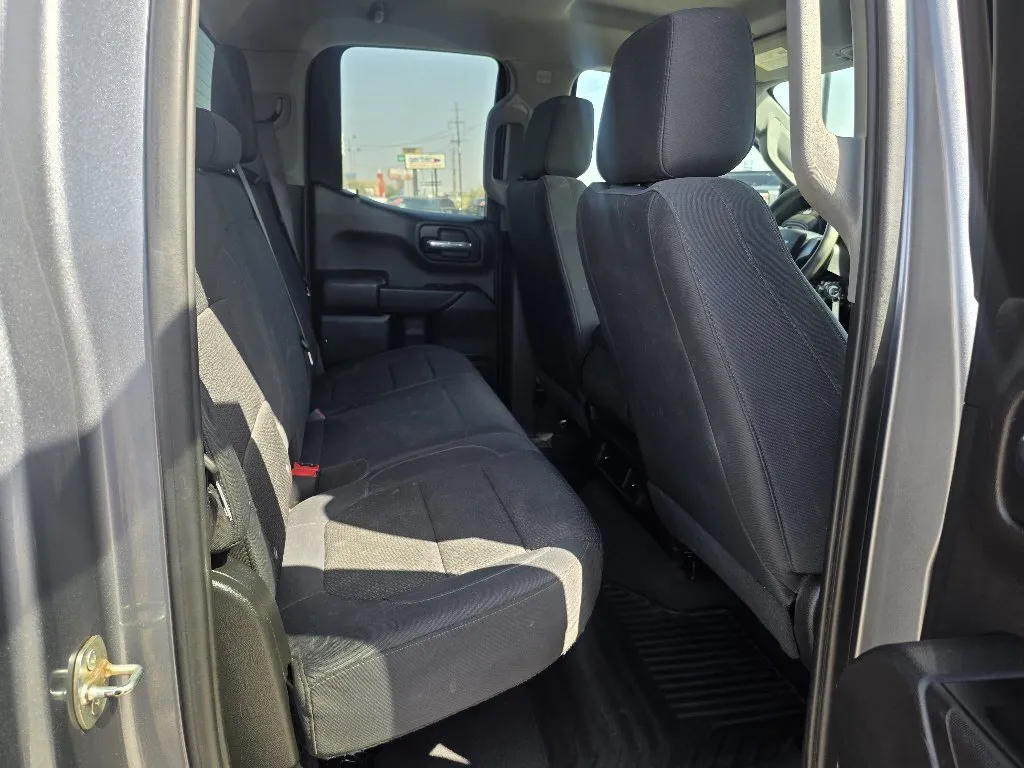Chevrolet Silverado photo 15