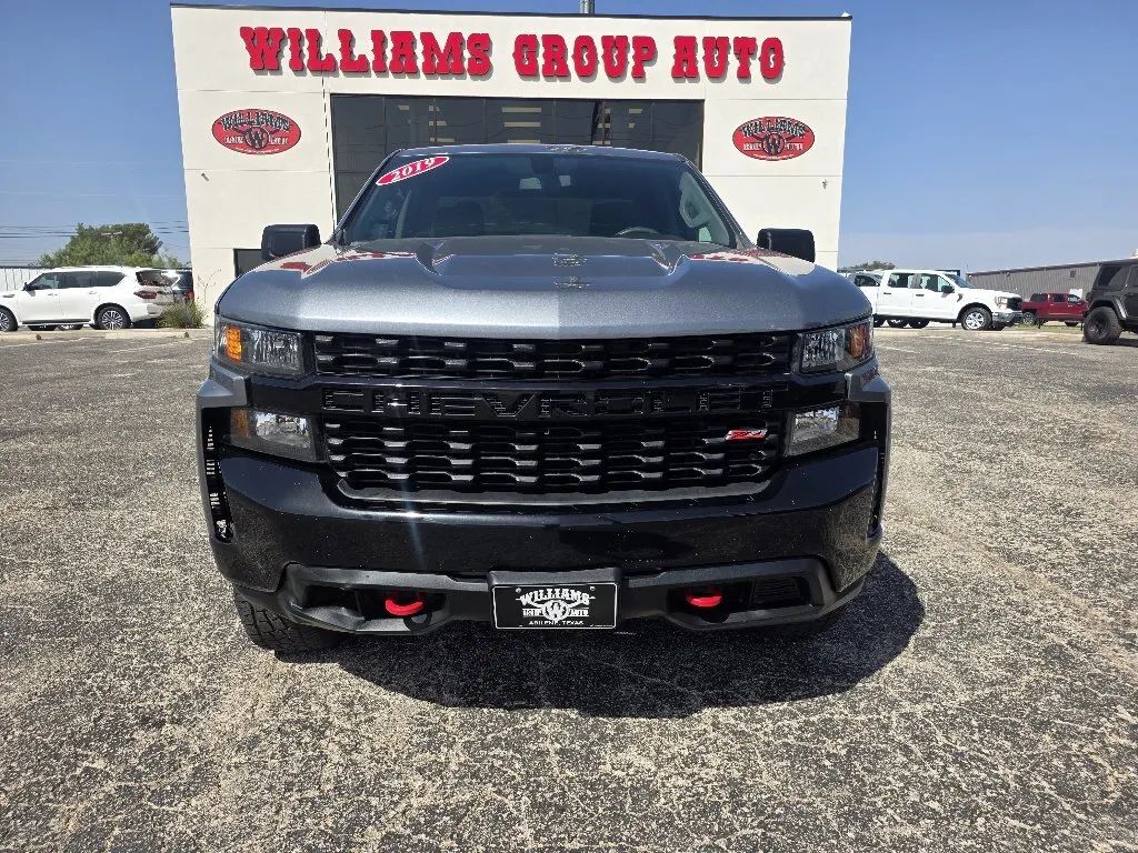Chevrolet Silverado photo 2