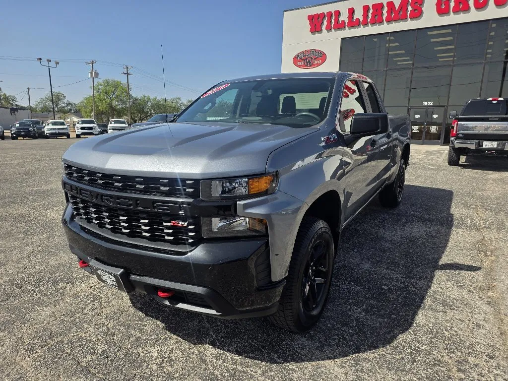 Chevrolet Silverado photo 3