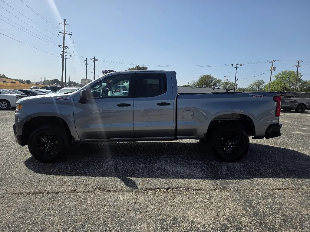 Chevrolet Silverado photo 4