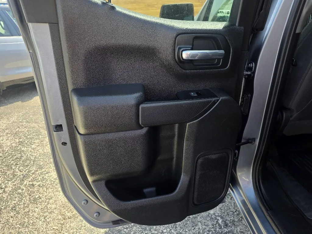 Chevrolet Silverado photo 12