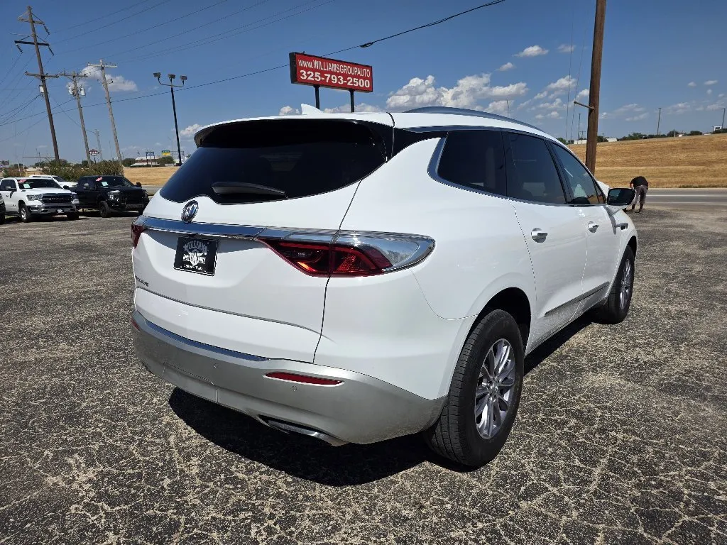 Buick Enclave photo 7