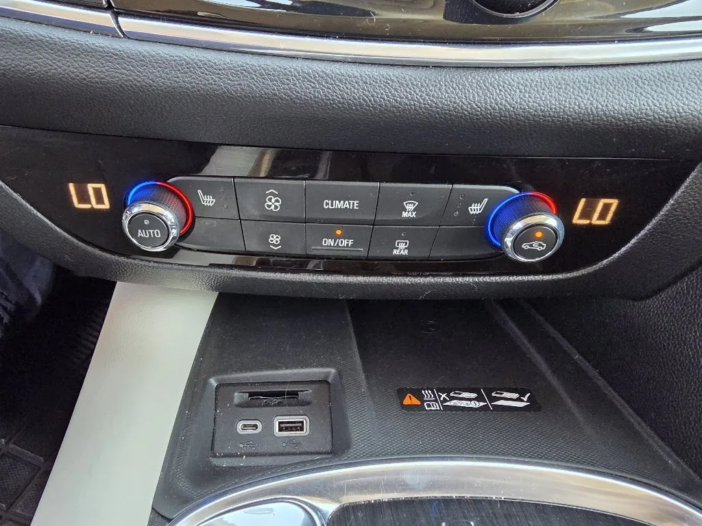 Buick Enclave photo 23