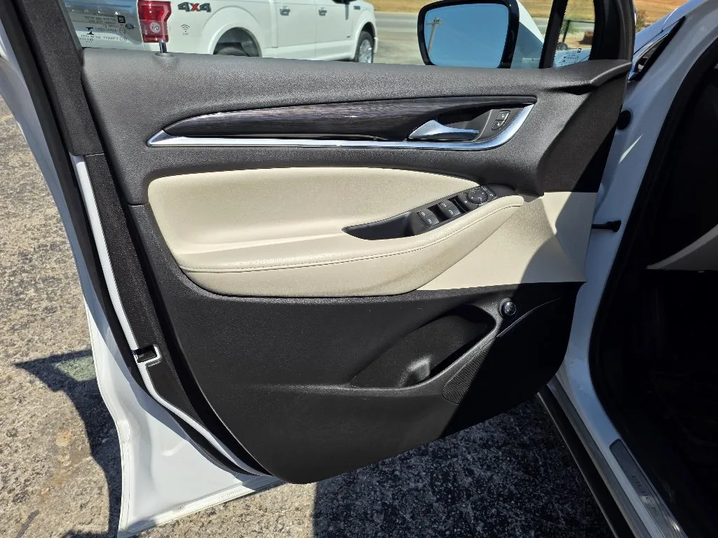 Buick Enclave photo 10
