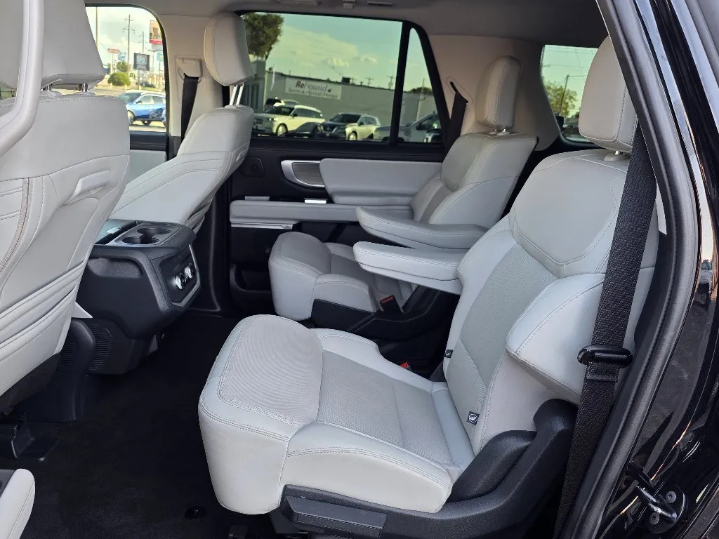 Ford Expedition photo 13