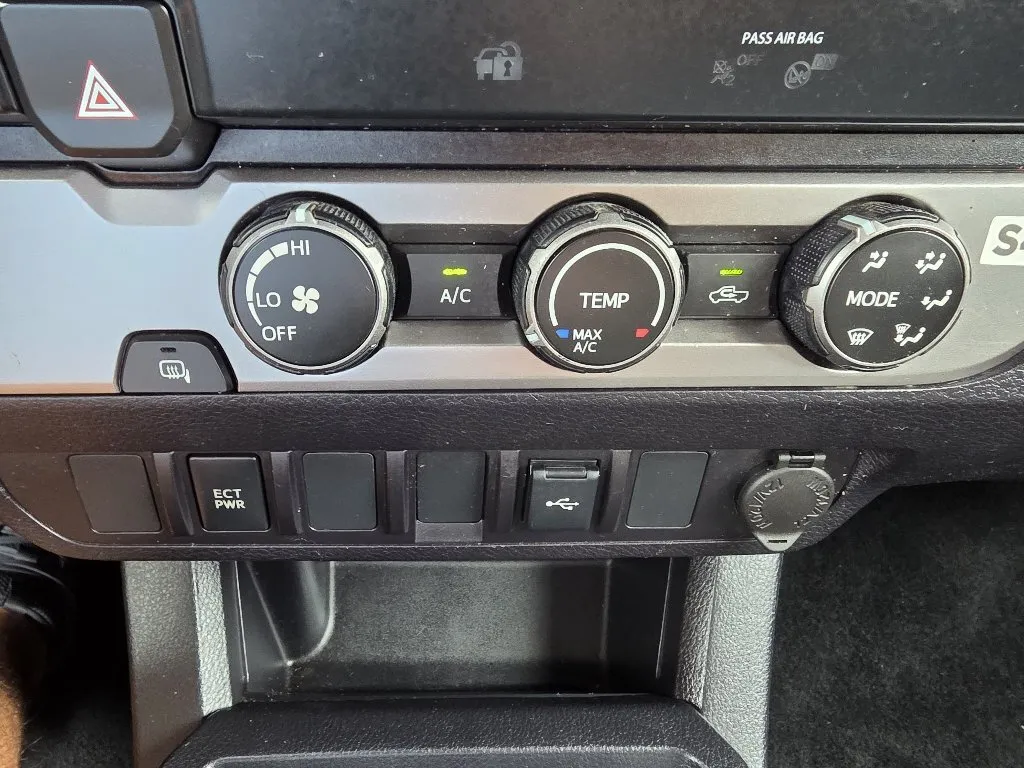 Toyota Tacoma photo 18
