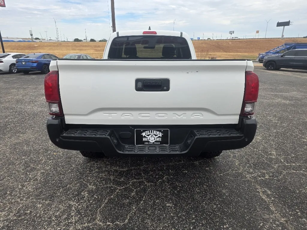 Toyota Tacoma photo 6