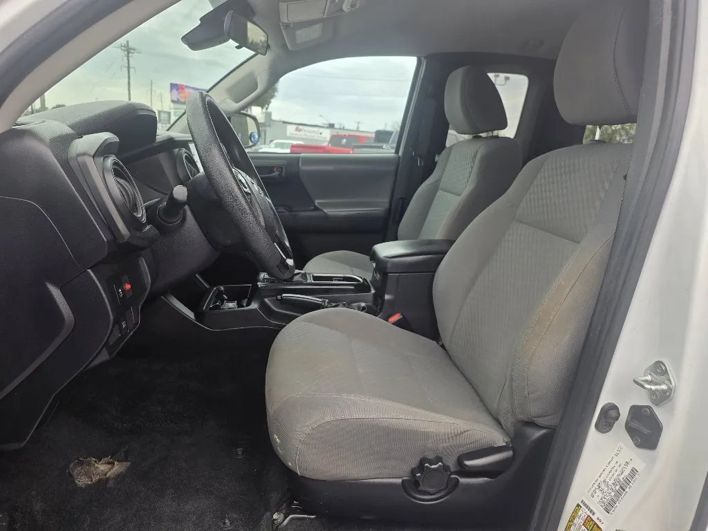 Toyota Tacoma photo 11