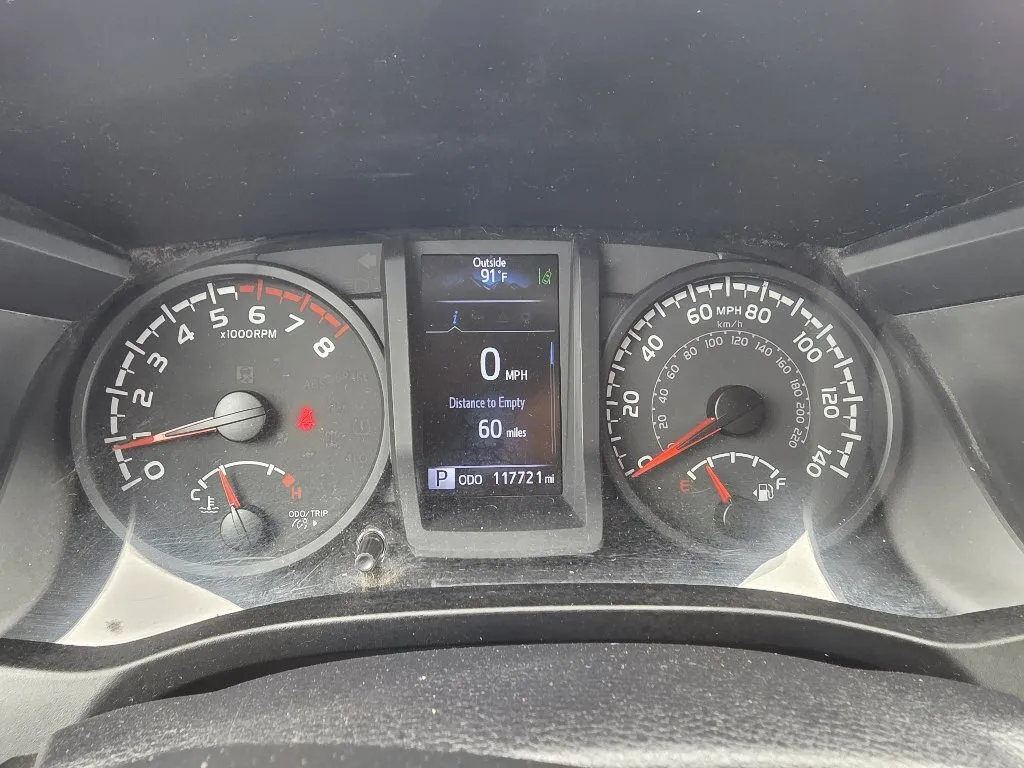 Toyota Tacoma photo 16