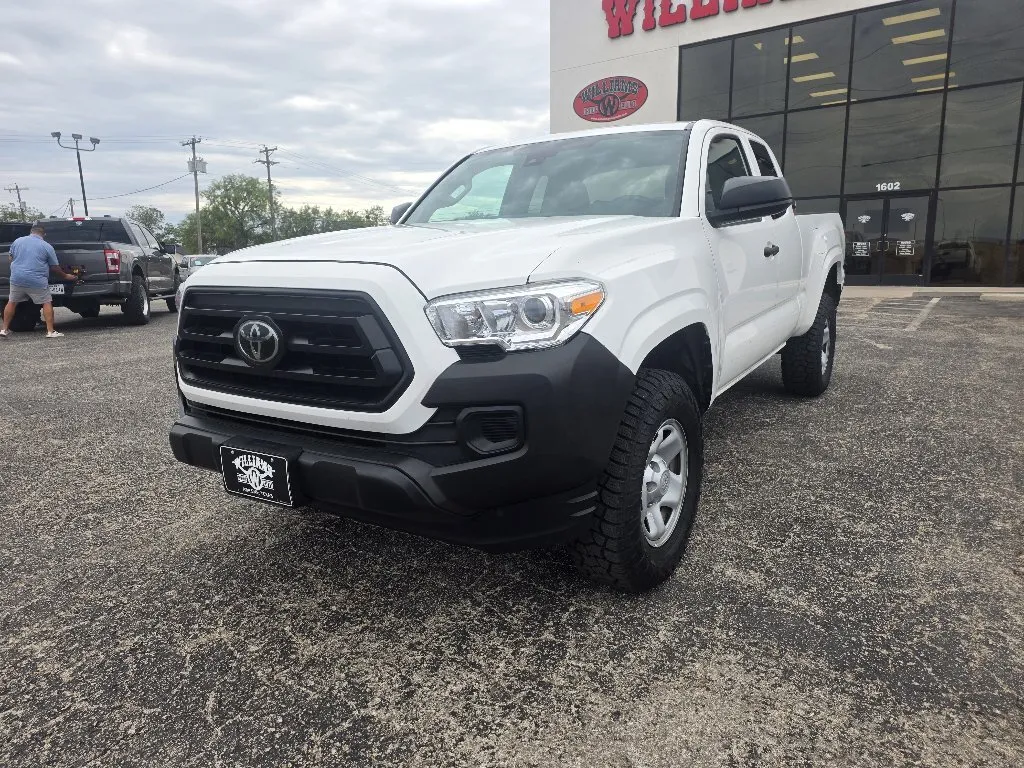 Toyota Tacoma photo 3